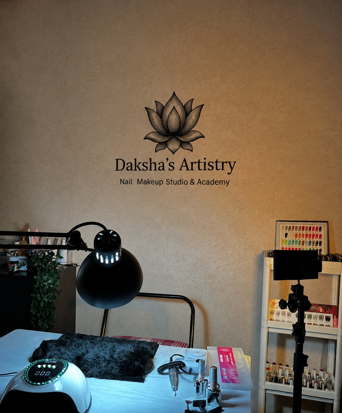 In-Studio Offline Nail Artistry Course
